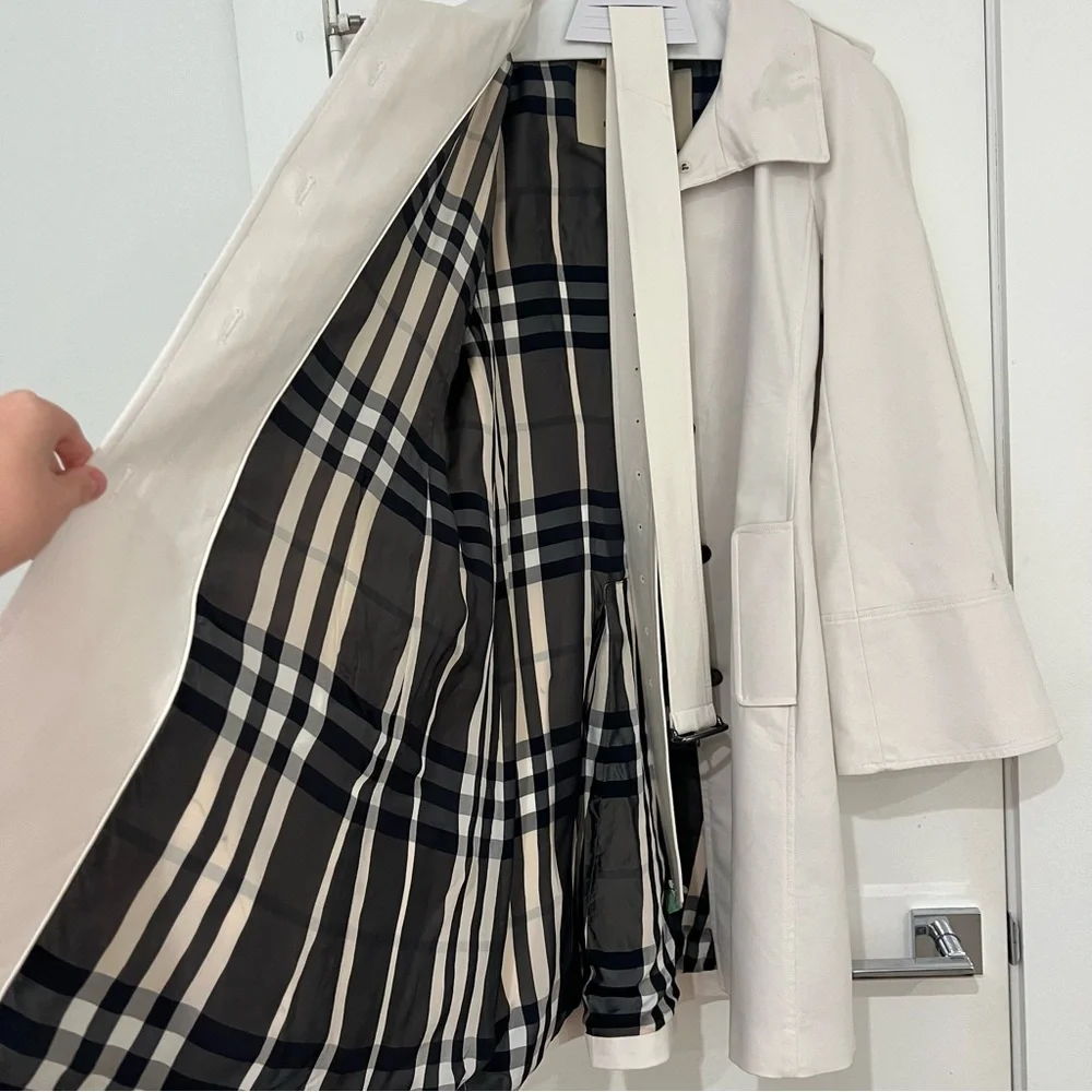 Burberry Trench Classic Cream with Belt - Picture 11 of 14